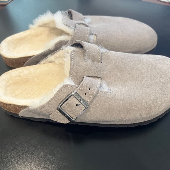BIRKENSTOCK Shearling Boston Gray Suede Clogs Women’s Size 40 in Stone - Picture 1 of 8